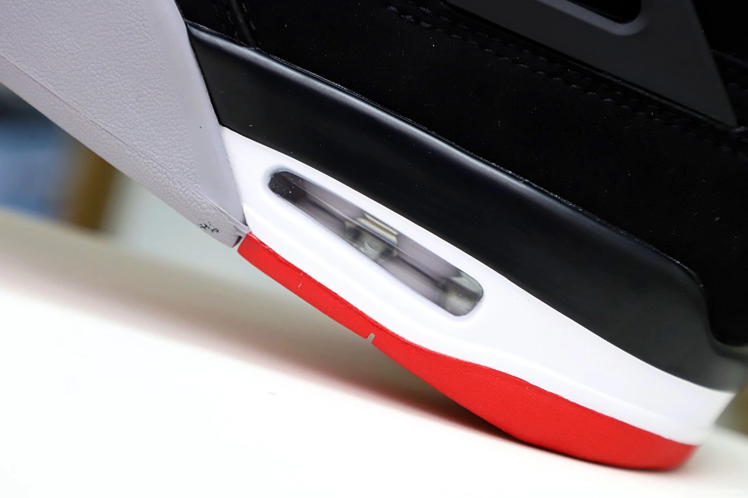 AIR 'BRED' OG RETRO 2019 JORDAN 4 0307